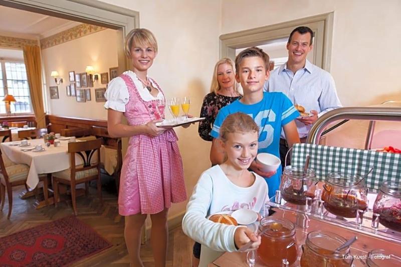Hotel Gasthof Alte Post Holzkirchen image