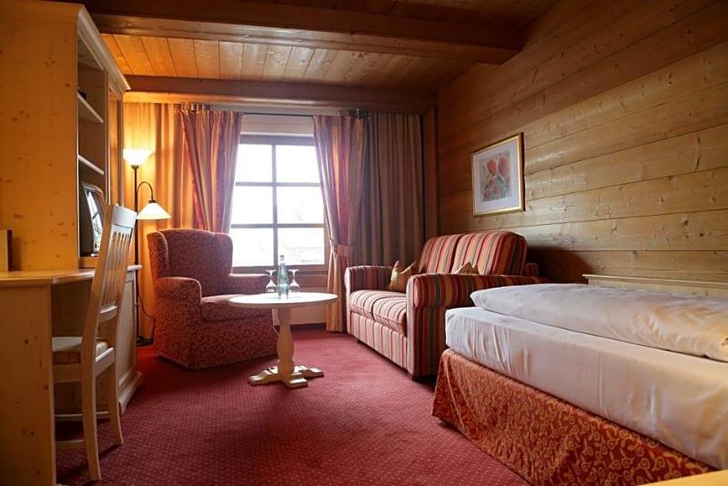 Hotel Gasthof Alte Post Holzkirchen image