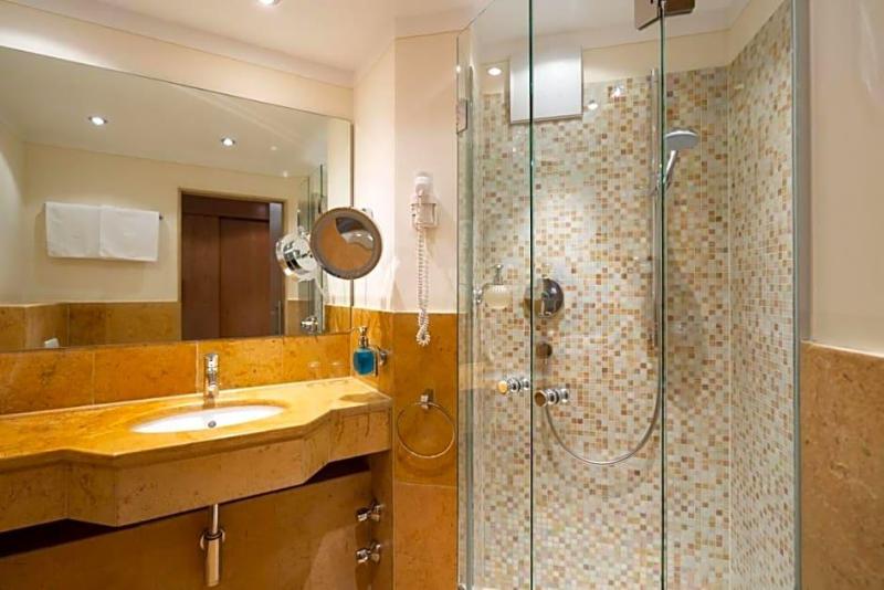 Hotel Gasthof Alte Post Holzkirchen image