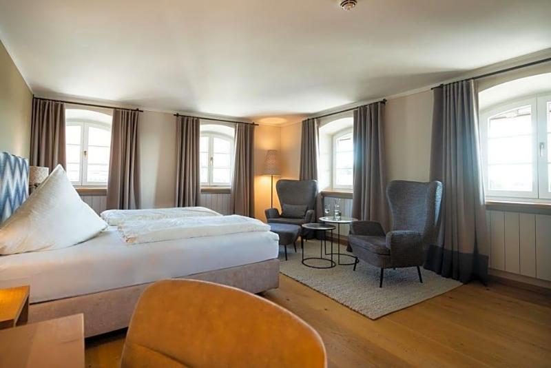 Hotel Gasthof Alte Post Holzkirchen image