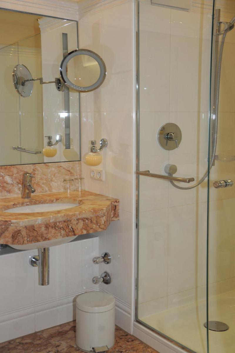 Hotel Gasthof Alte Post Holzkirchen image