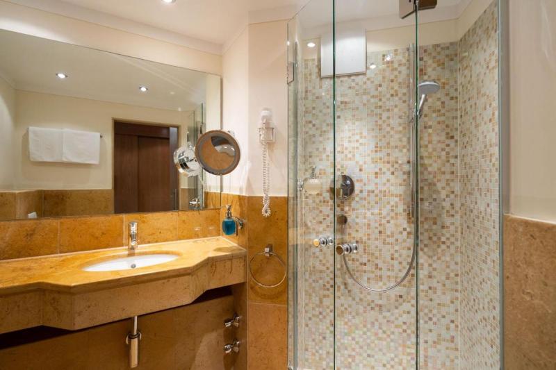 Hotel Gasthof Alte Post Holzkirchen image
