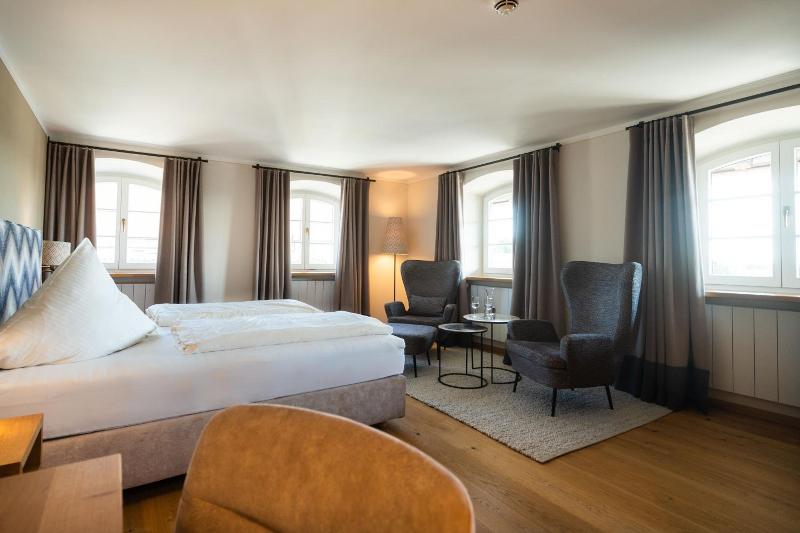 Hotel Gasthof Alte Post Holzkirchen image