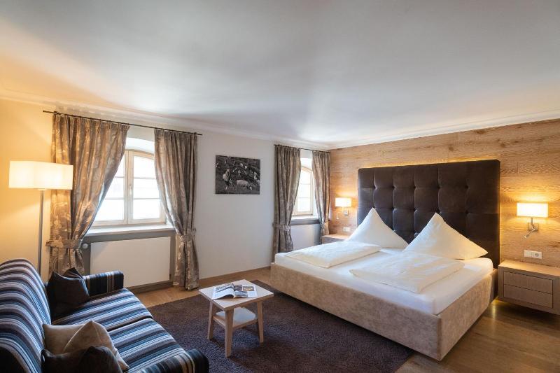 Hotel Gasthof Alte Post Holzkirchen image