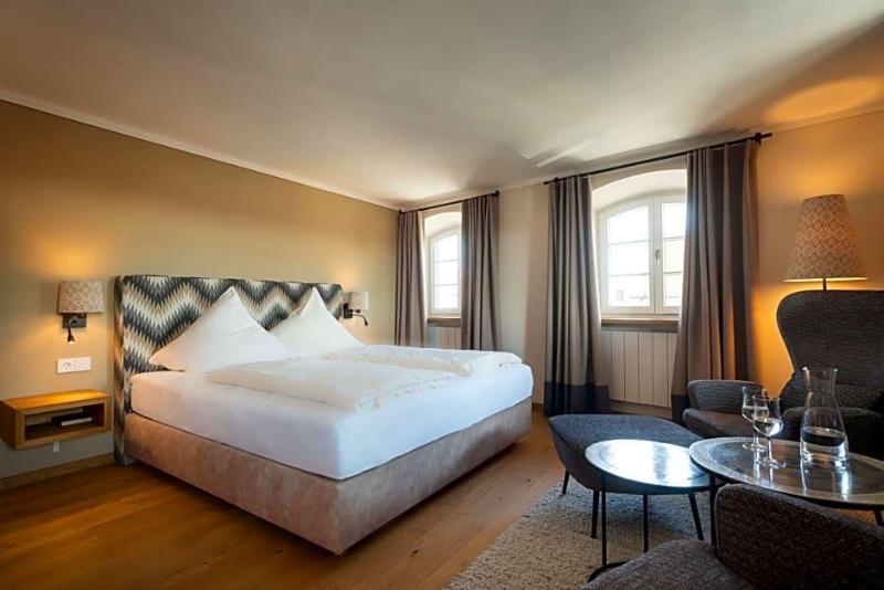 Hotel Gasthof Alte Post Holzkirchen image