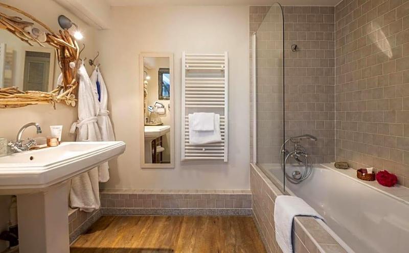 La Marine De Loire Hôtel & Spa image