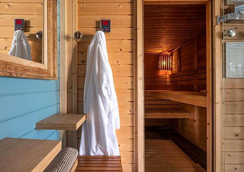 La Marine De Loire Hôtel & Spa image