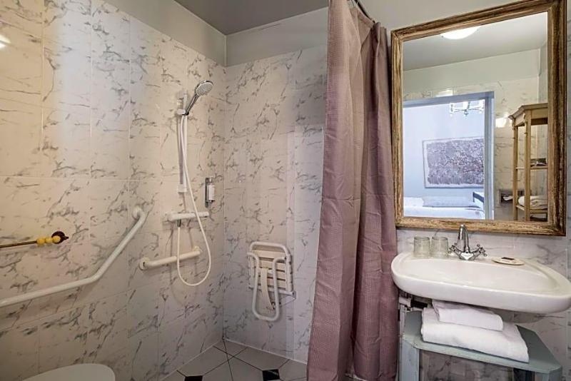 La Marine De Loire Hôtel & Spa image