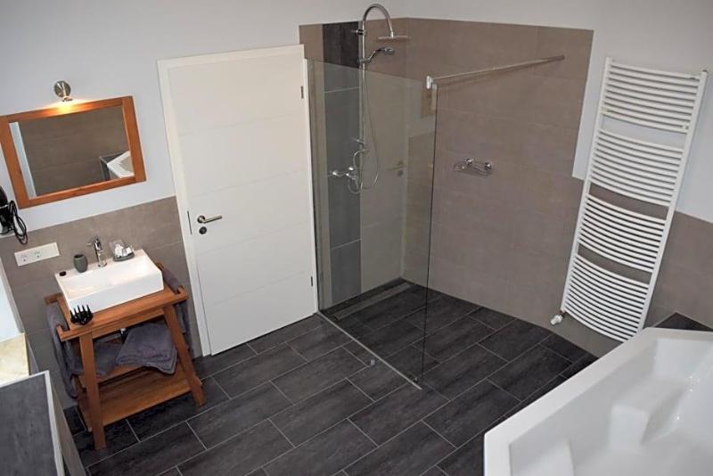 Hotel - Bistro - 3-eck image
