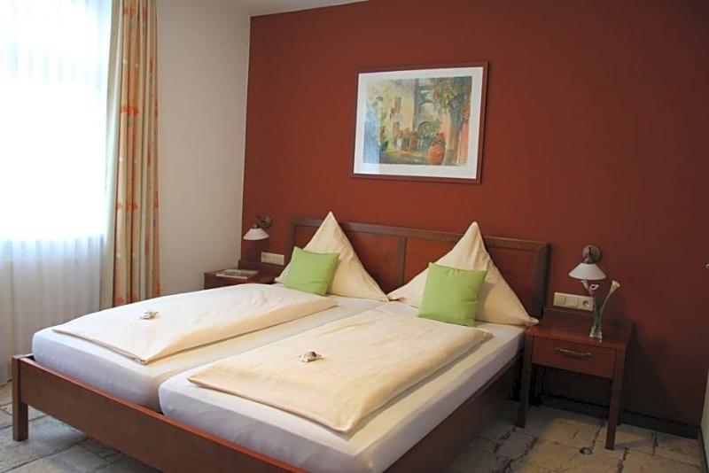 Hotel-restaurant 1735 image