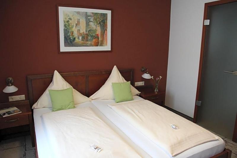 Hotel-restaurant 1735 image