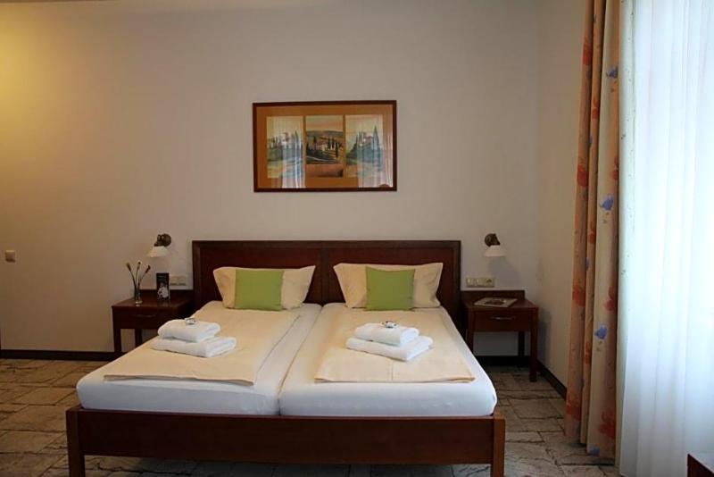 Hotel-restaurant 1735 image