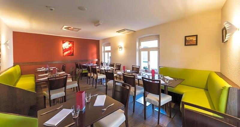 Hotel-restaurant 1735 image