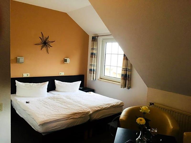 Hotel Wuelfers Gasthaus image