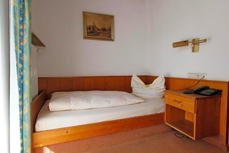 Hotel Neumayr image