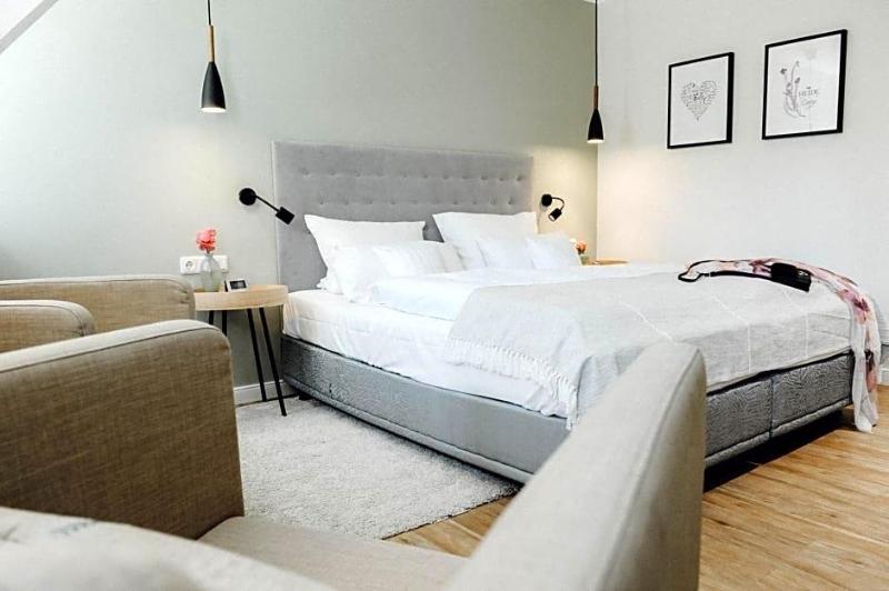 Romantik Hotel Kv?llners Landhaus image