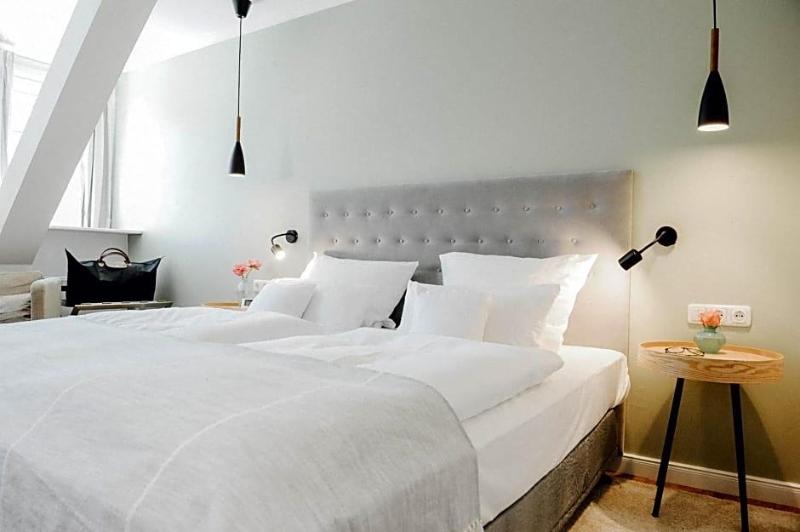 Romantik Hotel Kv?llners Landhaus image