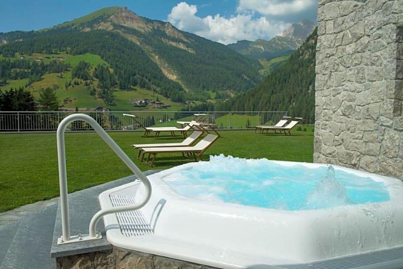 Hotel Chalet Dlaces image