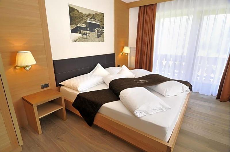 Hotel Chalet Dlaces image