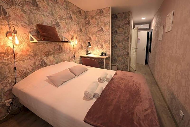 Hotel De La Croisee image