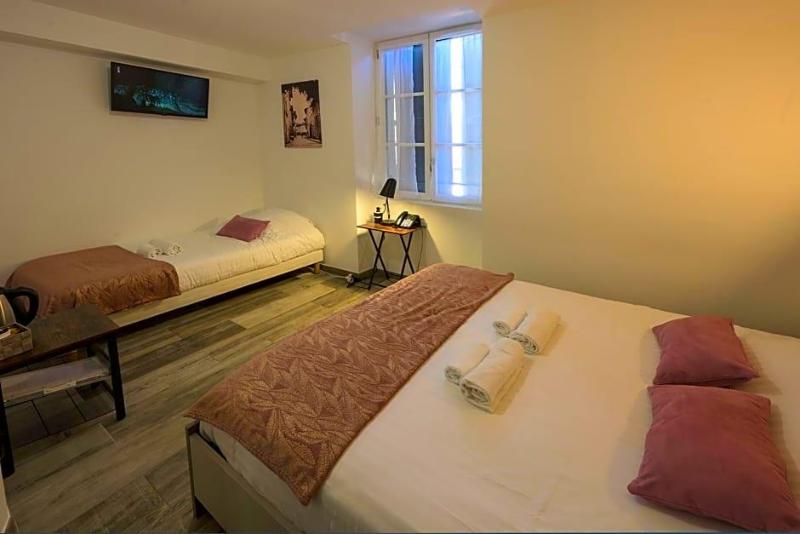 Hotel De La Croisee image