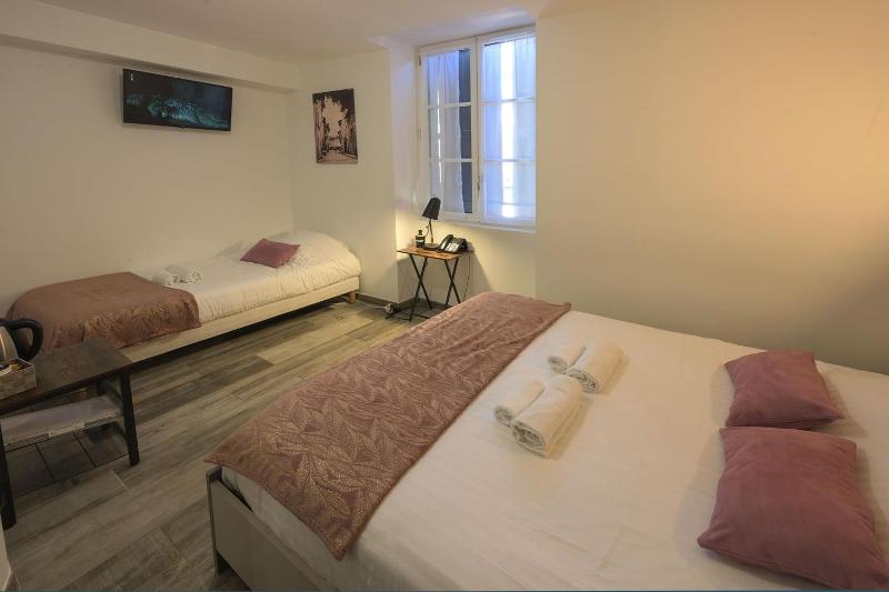 Hotel De La Croisee image