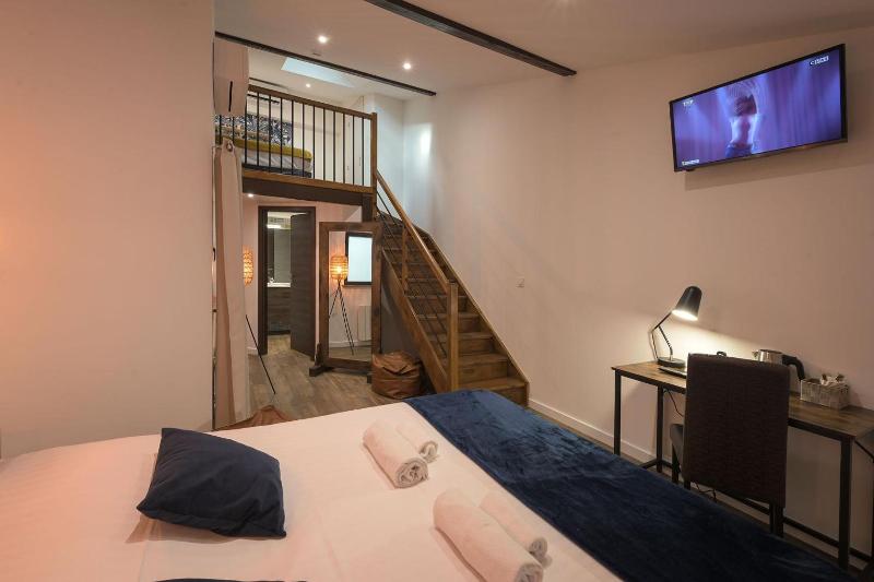 Hotel De La Croisee image