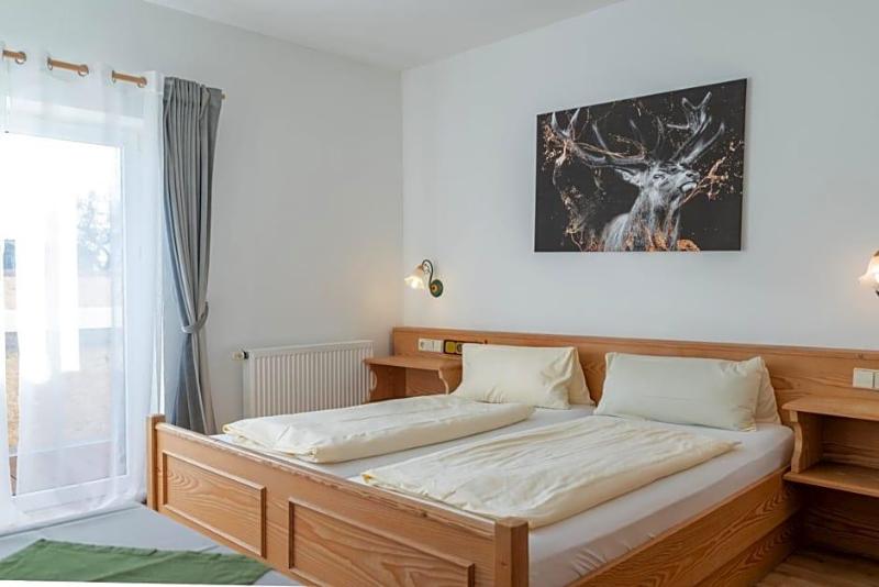 Grvºner Baum image