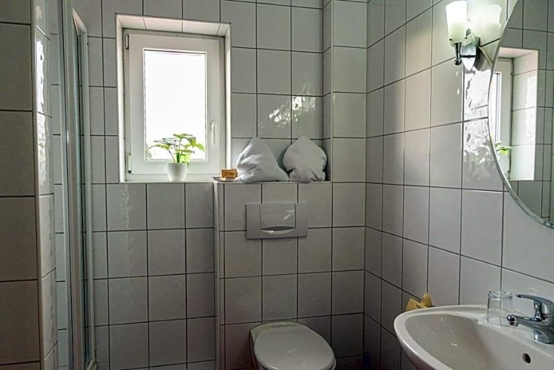 Grvºner Baum image