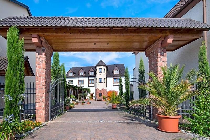 Landhotel Hopp Garni image