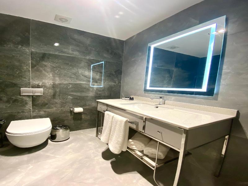 Alice Hotel Antalya image