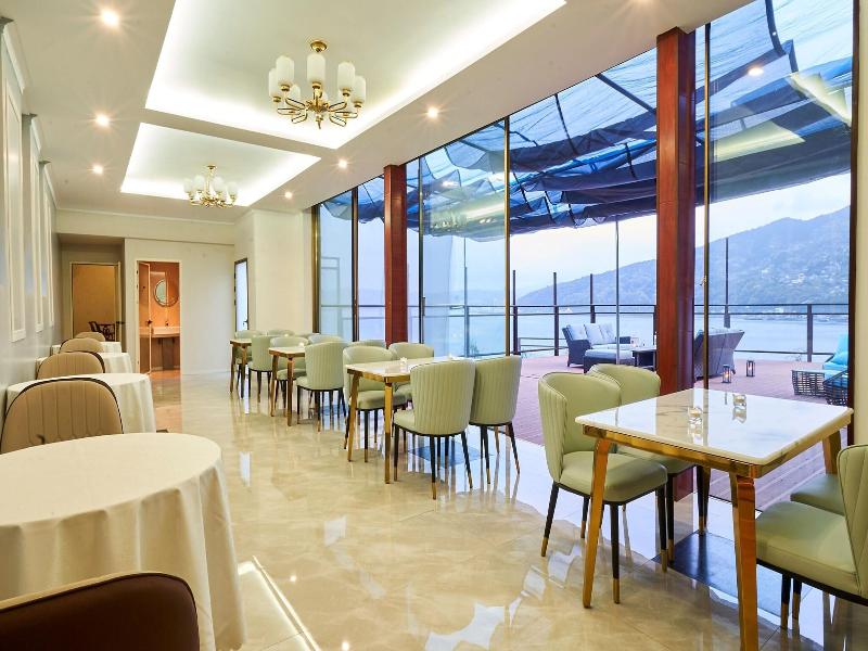 Hotel Himalaya Sea image