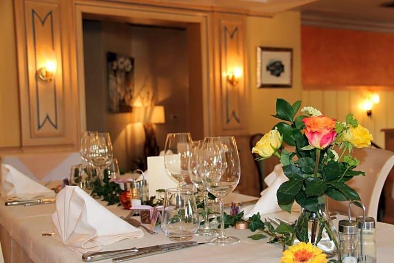 Hv¥tel Restaurant Oberlv© image