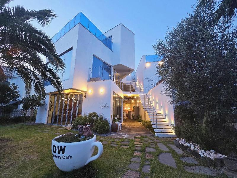 Seogwipo Dawa Pool Villa Pension — photo 11