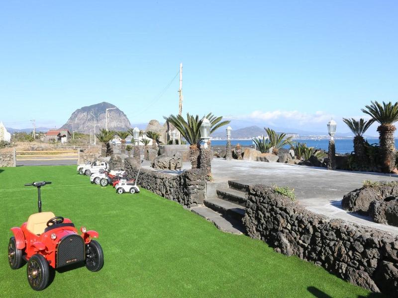 Jeju Kidsgajok Badatgahauseu