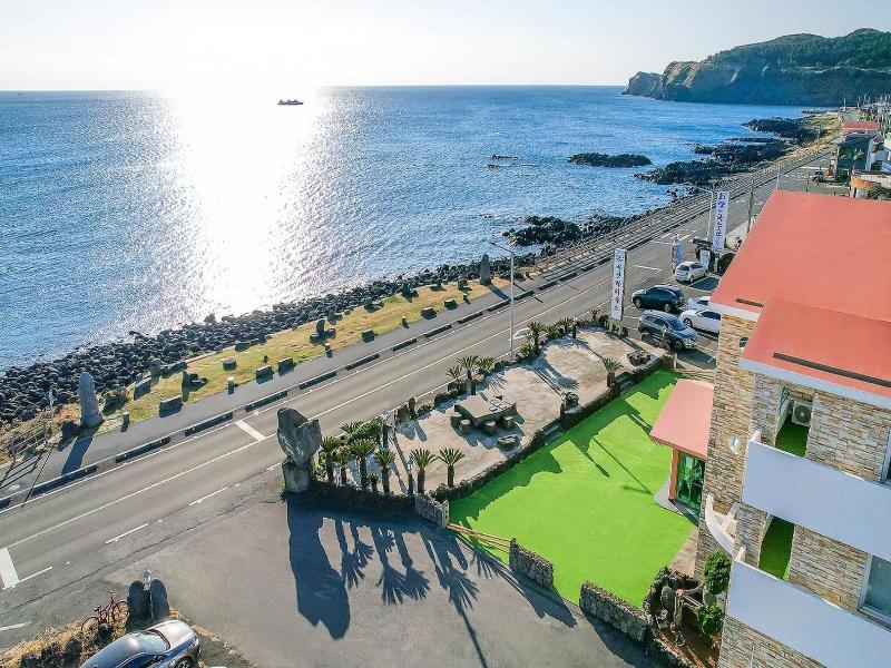 Jeju Kidsgajok Badatgahauseu