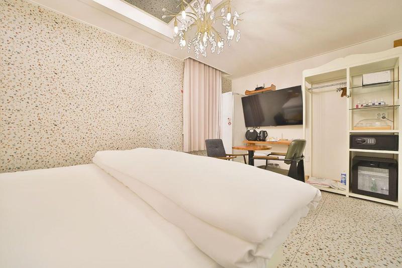 Hotel February Dongdaegu image