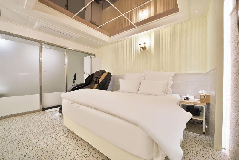 Hotel February Dongdaegu image