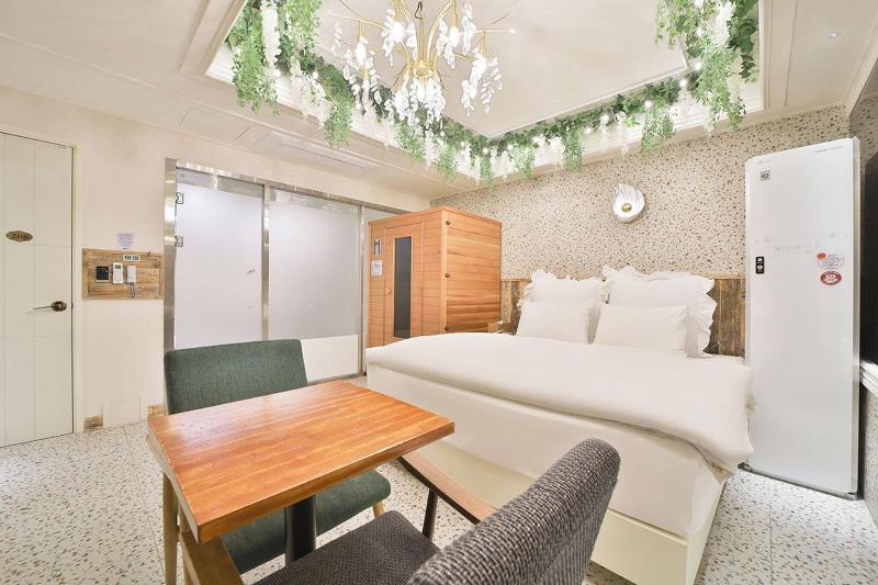 Hotel February Dongdaegu image