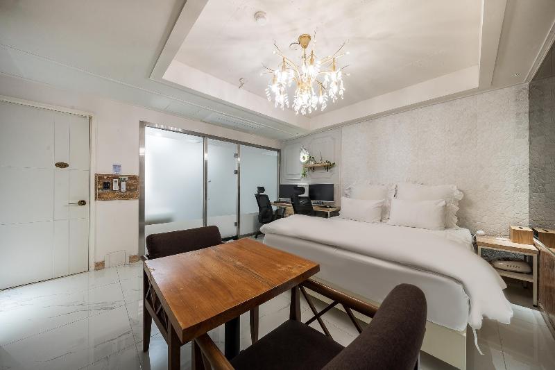 Hotel February Dongdaegu image