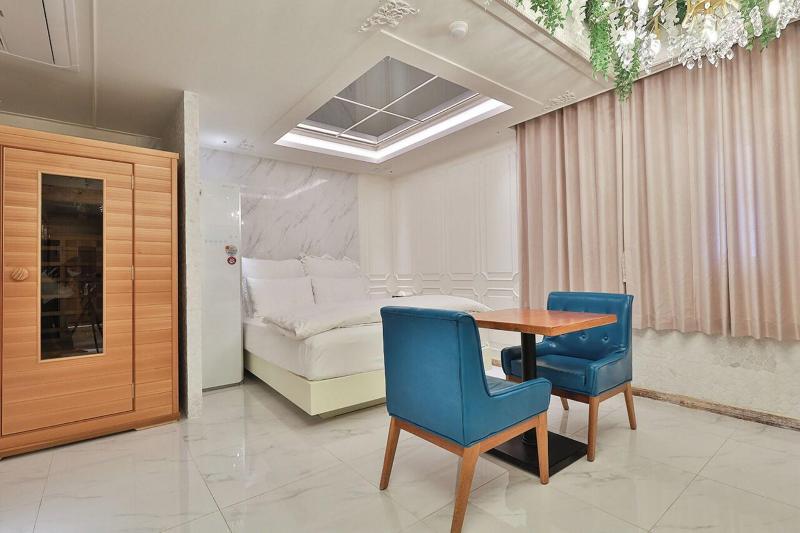 Hotel February Dongdaegu image
