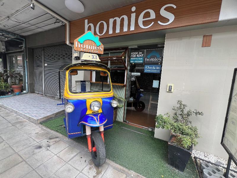 Homies Ratchada Hotel image