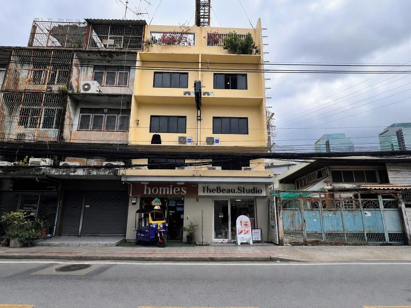 Homies Ratchada Hotel image