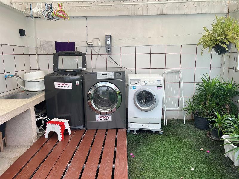 Homies Ratchada Hotel image