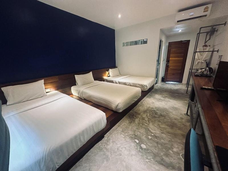 Tatata Koh Tao Standard Room Double Bed image