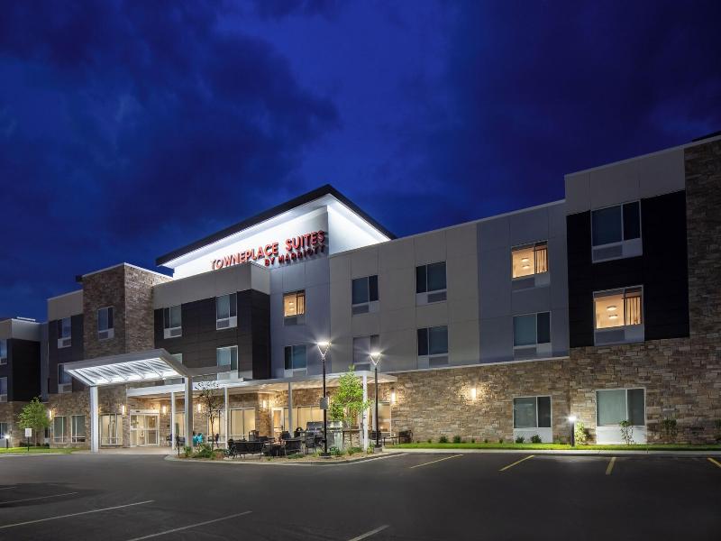 Towneplace Suites By Marriott Milwaukee West Bend image