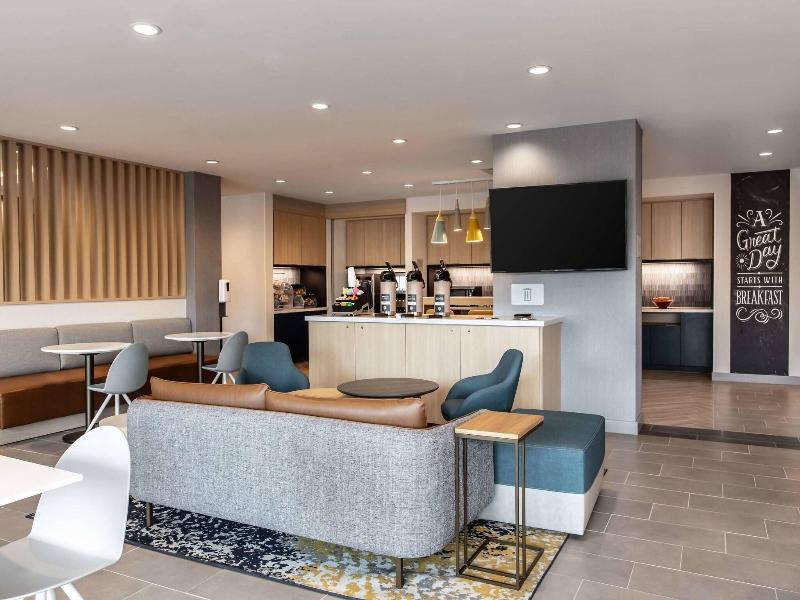 Towneplace Suites By Marriott Milwaukee West Bend image