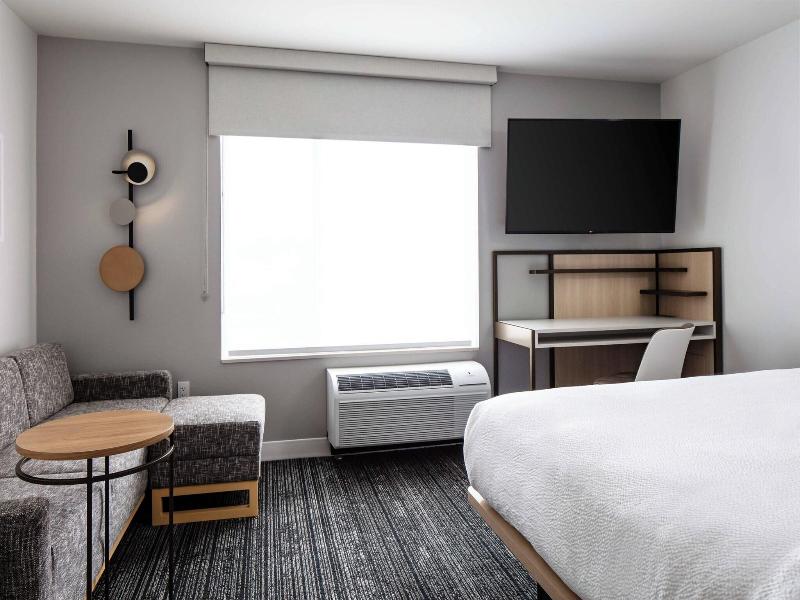 Towneplace Suites By Marriott Milwaukee West Bend image