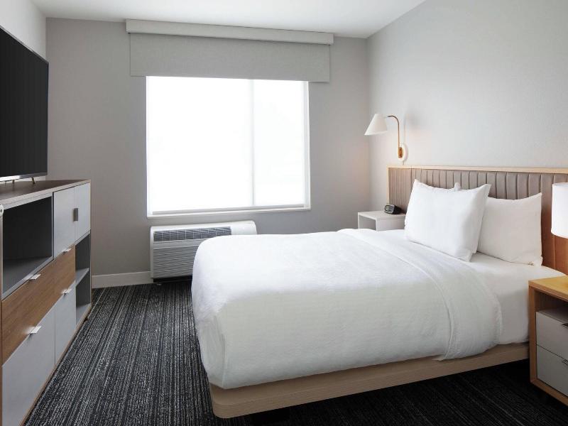 Towneplace Suites By Marriott Milwaukee West Bend image