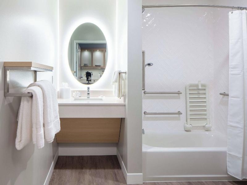 Towneplace Suites By Marriott Milwaukee West Bend image